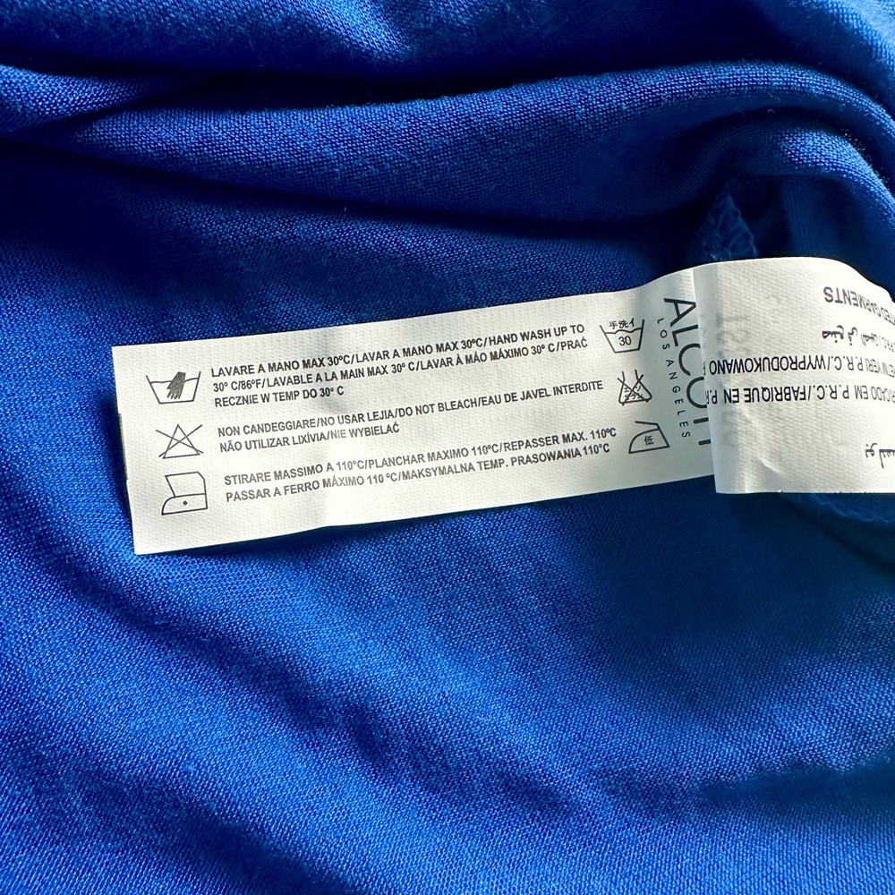 NWOT Alcott Vibrant Royal Blue Infinity Love  Crop Top T-shirt Size Medium - Picture 4 of 5